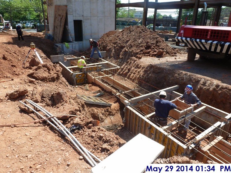 Finished installing the foundaion walls and footing forms at column line 6.5 (G-C.7) Facing South-East (800x600)